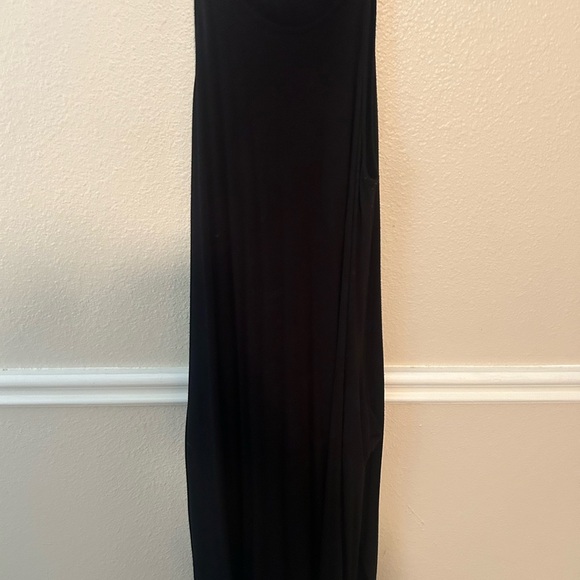 Pink Lily Solid Black Maxi Dress with Pockets - Picture 2 of 5